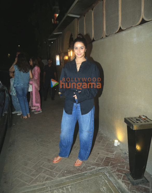 photos shraddha kapoor snapped in bandra 1 6
