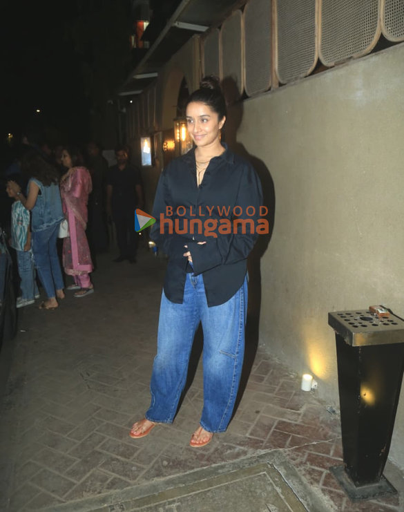 photos shraddha kapoor snapped in bandra 5 3