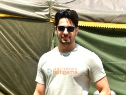 Photos: Sidharth Malhotra snapped at a shoot location in Juhu