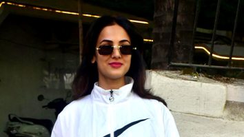 Photos: Sonal Chauhan snapped at Kromakay salon in Juhu
