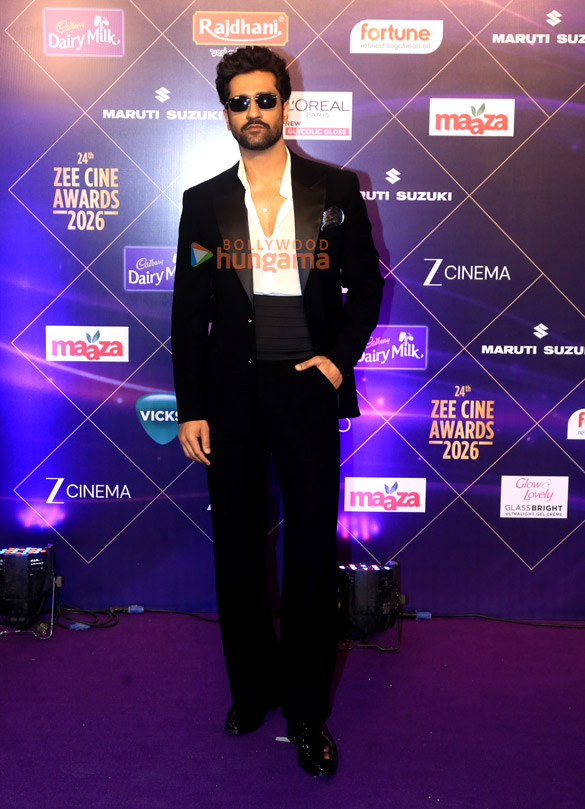 photos varun dhawan rajkummar rao riteish deshmukh and others grace the zee cine awards 2026 23