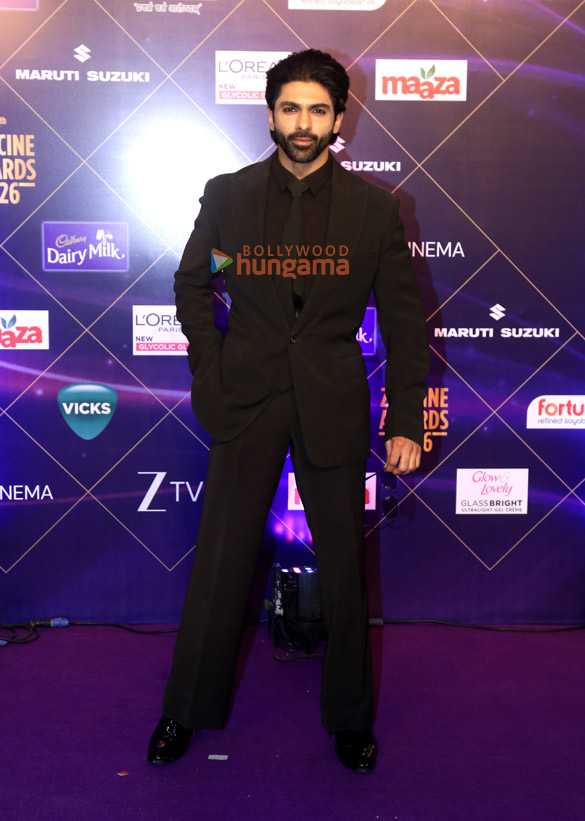 photos varun dhawan rajkummar rao riteish deshmukh and others grace the zee cine awards 2026 27