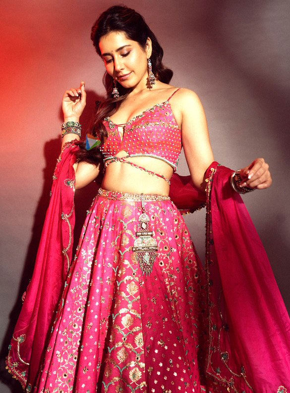 raashi khanna 7 9