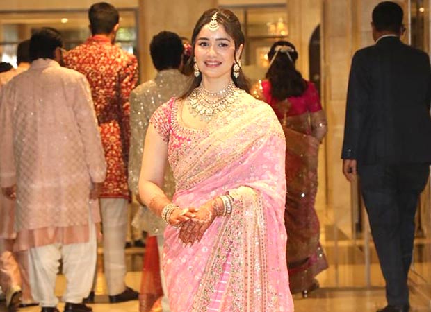 Sara Tendulkar stuns in a Rs. 50 lakh traditional look at Arjun Tendulkar’s wedding; wears a custom Manish Malhotra Bandhani saree