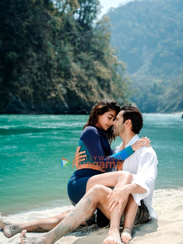 hai jawani toh ishq hona hai 8