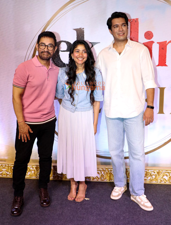 Photos: Aamir Khan, Sai Pallavi, Junaid Khan and Ram Sampath attend the Ek Din musical event Photos: Aamir Khan, Sai Pallavi, Junaid Khan and Ram Sampath attend the Ek Din musical event