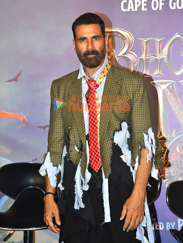 photos akshay kumar wamiqa gabbi tabu and others grace the trailer launch of bhooth bangla 6