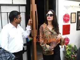 Photos: Kareena Kapoor Khan, Karishma Kapoor and Amrita Arora snapped outside a restaurant in Bandra