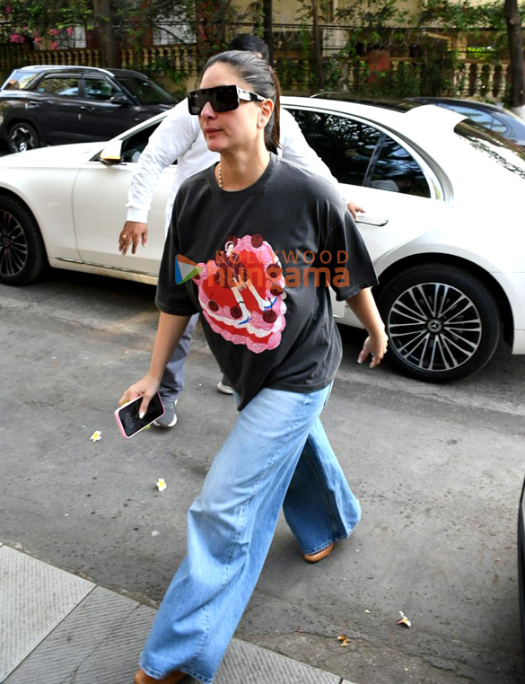 photos kareena kapoor khan snapped outside a dental clinic in bandra 1