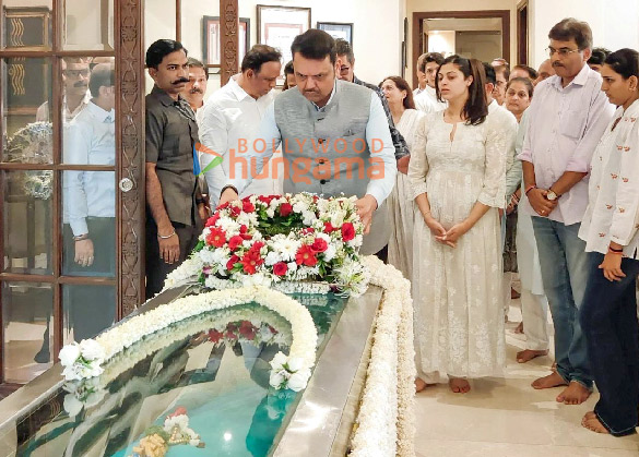 Photos: Maharashtra CM Devendra Fadnavis paying last respects to the late Asha Bhosle Photos: Maharashtra CM Devendra Fadnavis paying last respects to the late Asha Bhosle