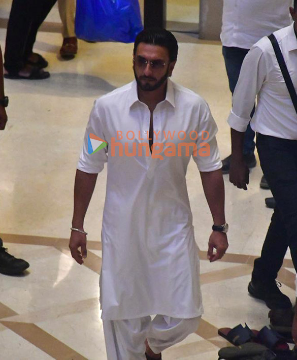 photos ranveer singh tabu asha parekh vivek oberoi sachin tendulkar zanai bhosle and others pay last respects to the late asha bhosle 4200 1