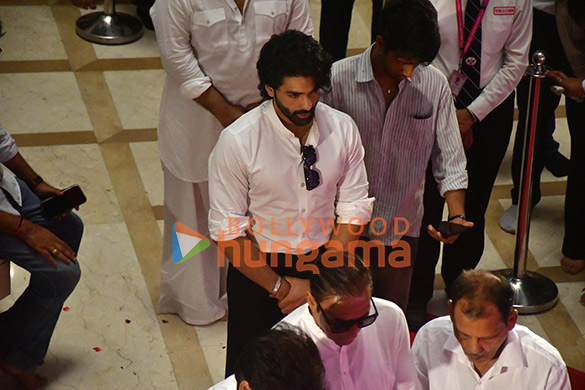 photos ranveer singh tabu asha parekh vivek oberoi sachin tendulkar zanai bhosle and others pay last respects to the late asha bhosle 4200 12