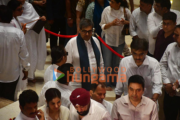 photos ranveer singh tabu asha parekh vivek oberoi sachin tendulkar zanai bhosle and others pay last respects to the late asha bhosle 4200 28