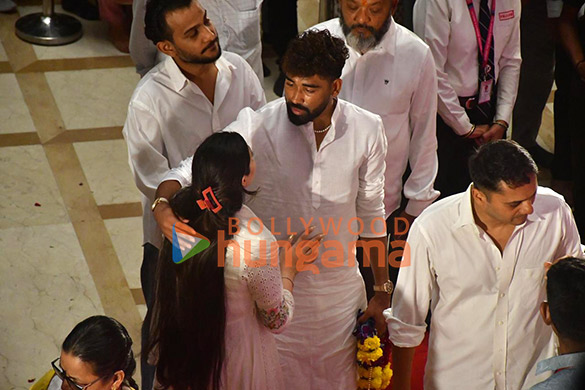 photos ranveer singh tabu asha parekh vivek oberoi sachin tendulkar zanai bhosle and others pay last respects to the late asha bhosle 4200 31