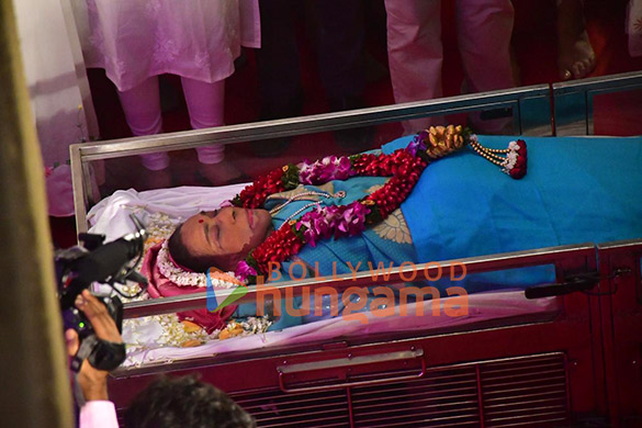 photos ranveer singh tabu asha parekh vivek oberoi sachin tendulkar zanai bhosle and others pay last respects to the late asha bhosle 4200 4