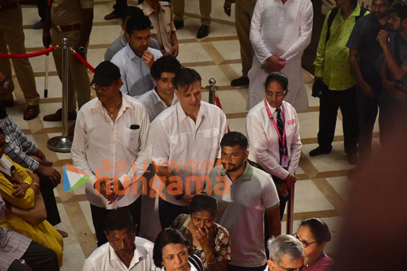 photos ranveer singh tabu asha parekh vivek oberoi sachin tendulkar zanai bhosle and others pay last respects to the late asha bhosle 4200 6