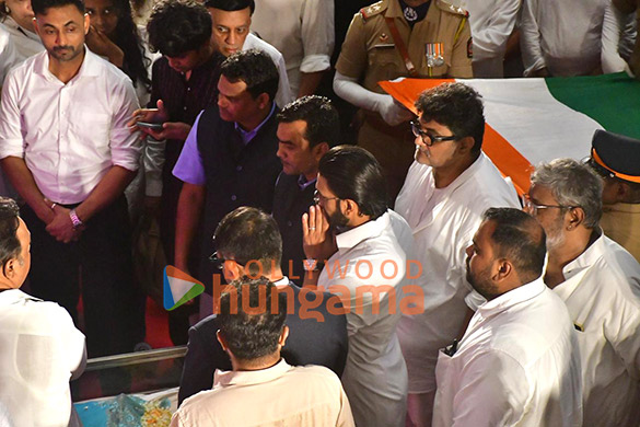 photos ranveer singh tabu asha parekh vivek oberoi sachin tendulkar zanai bhosle and others pay last respects to the late asha bhosle 4200 9