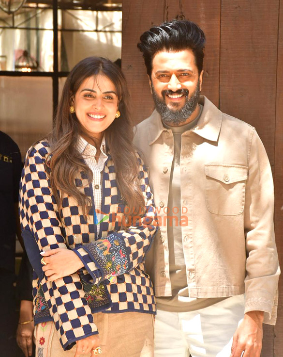 photos riteish deshmukh and genelia deshmukh snapped in juhu 1