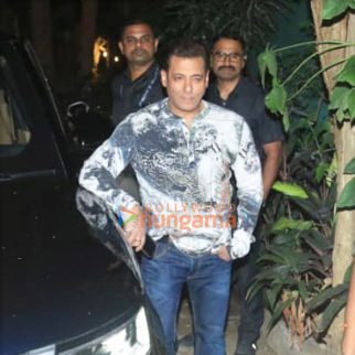 Photos: Salman Khan snapped at a dubbing studio in Bandra