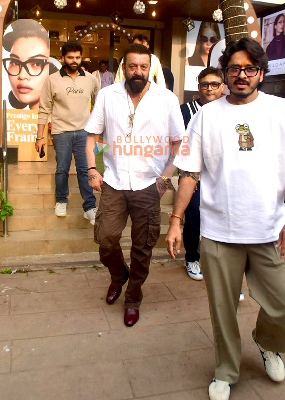 photos sanjay dutt snapped in juhu 2 3
