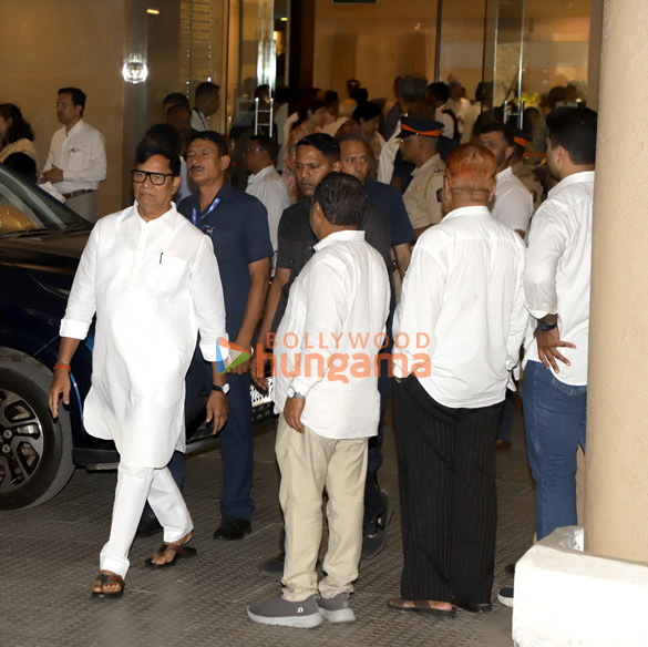 photos tabu asha parekh sachin tendulkar zanai bhosle and others pay last respects to the late asha bhosle 2026 14