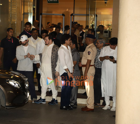 photos tabu asha parekh sachin tendulkar zanai bhosle and others pay last respects to the late asha bhosle 2026 18