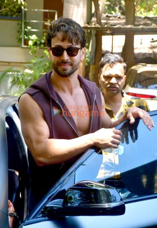 Photos: Tiger Shroff snapped in Versova
