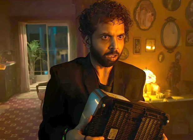 टोस्टर: राजकुमार राव के प्रोडक्शन डेब्यू में अभिषेक बनर्जी एक नए लुक में हैं