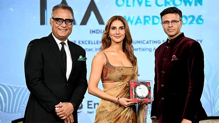 Neeraj Roy in conversation with Vaani Kapoor at Olive Crown Awards Neeraj Roy in conversation with Vaani Kapoor at Olive Crown Awards