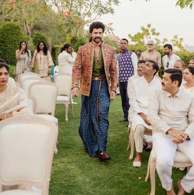 विजय देवरकोंडा दूल्हे शैली की स्क्रिप्ट को पलट रहे हैं - और यह पूरी तरह से गेम चेंजर है!