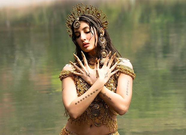 नोरा फतेही 'बॉडी रोल' में एक अलौकिक जल देवी के रूप में चौंकाती हैं; प्रशंसक उनके सोने से सजे लुक के बारे में बात करना बंद नहीं कर रहे हैं