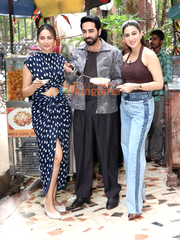 photos ayushmann khurrana rakul preet singh and sara ali khan snapped promoting pati patni aur woh do 5
