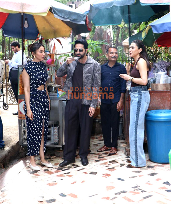 photos ayushmann khurrana rakul preet singh and sara ali khan snapped promoting pati patni aur woh do 8