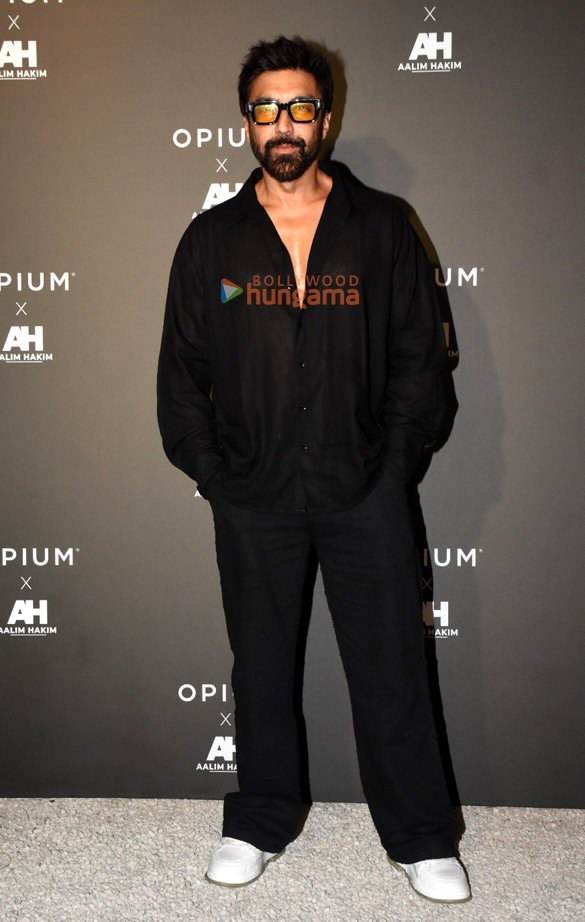 photos celebs snapped at exclusive unveiling of aalim hakims opium collection at gigi bandra 6 2