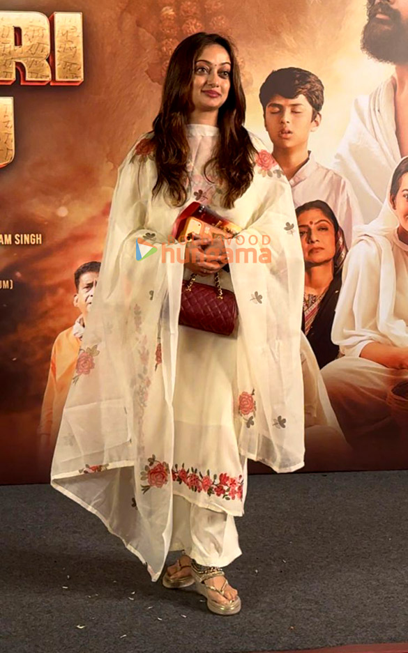 photos dayanand shetty pratik sejpal and others grace the premiere of shree baba neeb karori maharaj 5