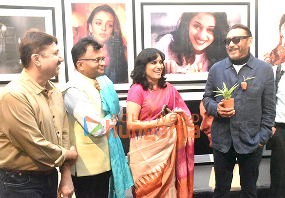 तस्वीरें: जैकी श्रॉफ एनजीएमए मुंबई की लेंस एंड लिगेसी प्रदर्शनी की शोभा बढ़ा रहे हैं