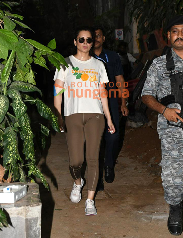 Photos: Kangana Ranaut spotted outside a Krome studio in Bandra Photos: Kangana Ranaut spotted outside a Krome studio in Bandra