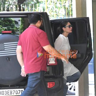 Photos: Kareena Kapoor Khan snapped at Karishma Kapoor's house in Bandra