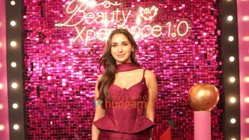 Photos: Nikita Dutta snapped at Phoenix Mall of the Millennium in Pune
