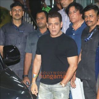 Photos: Salman Khan snapped at Hinduja Hospital in Bandra