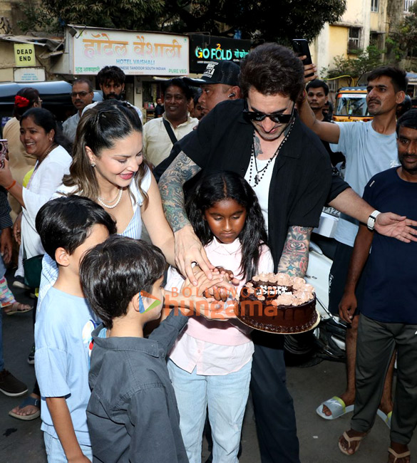 photos sunny leone celebrates her birthday with media 1