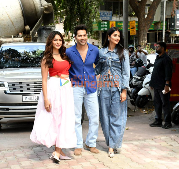 photos varun dhawan mrunal thakur and pooja hegde snapped promoting hai jawani toh ishq hona hai in bandra 1