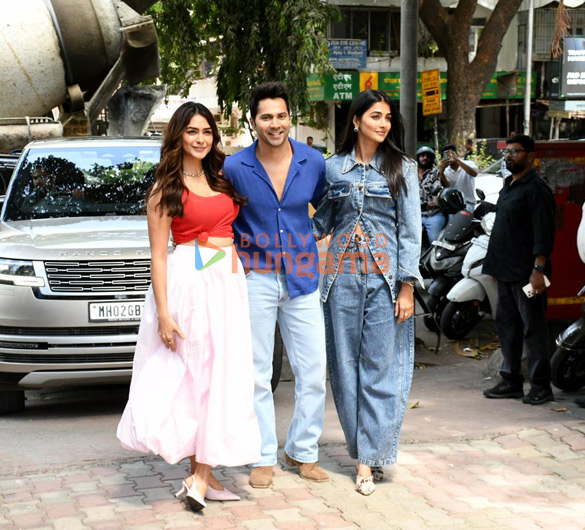 photos varun dhawan mrunal thakur and pooja hegde snapped promoting hai jawani toh ishq hona hai in bandra 3