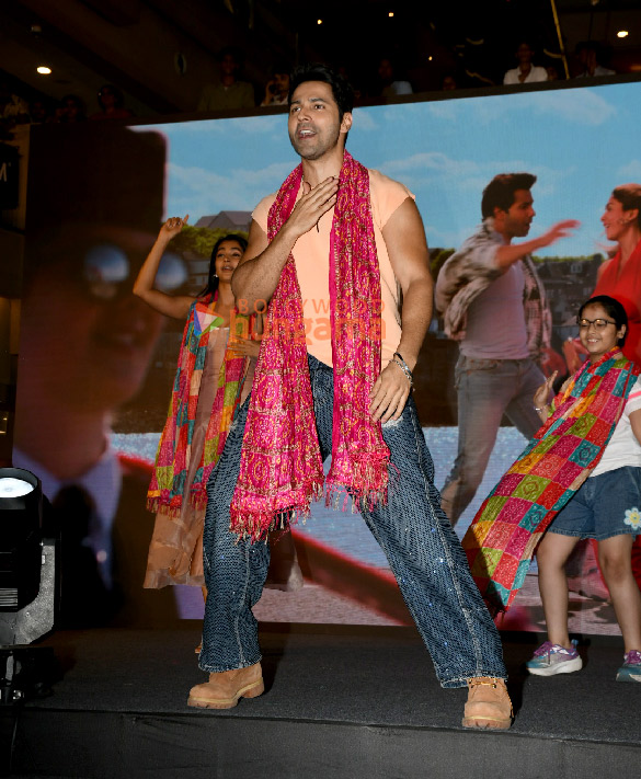 photos varun dhawan mrunal thakur and pooja hegde snapped promoting their film hai jawani toh ishq hona hai at korum mall thane 2026 3
