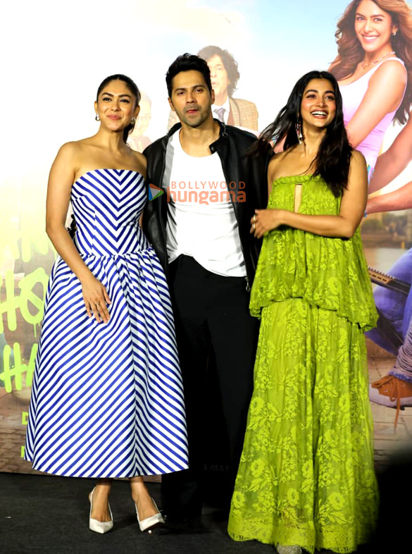 photos varun dhawan pooja hegde mrunal thakur david dhawan and others grace the trailer launch of hai jawani toh ishq hona hai 11