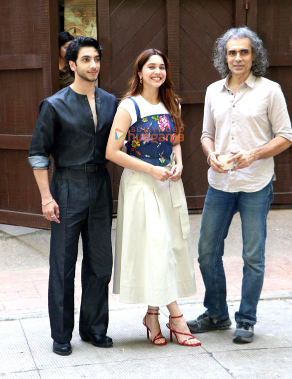 photos vedang raina sharvari and imtiaz ali snapped promoting main vaapas aaunga 5