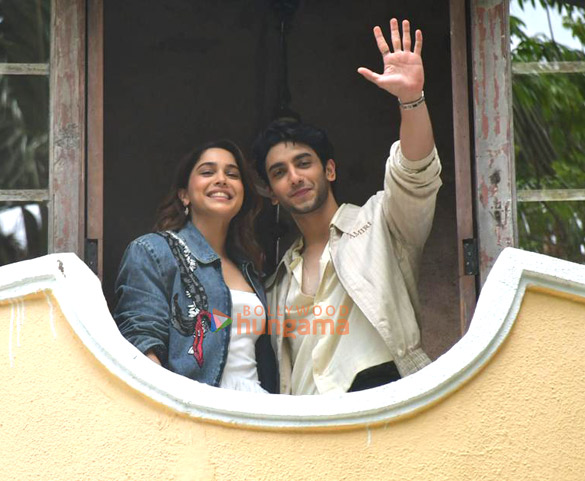 photos vedang raina sharvari and imtiaz ali snapped promoting their film main vaapas aaunga 7