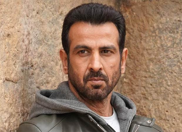罗尼特·罗伊(Ronit Roy)警告粉丝注意网络诈骗者利用他的名字针对女性并索要金钱;说:“警察来抓你了” 罗尼特·罗伊(Ronit Roy)警告粉丝注意网络诈骗者利用他的名字针对女性并索要金钱;说:“警察来抓你了”
