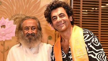 EXCLUSIVE: Sunil Grover asks Gurudev Sri Sri Ravi Shankar if he can mimic him after Aamir Khan; Gurudev jokes, “Mujhe mat phasao bhai”