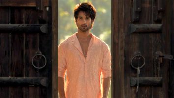Tujhko (Video) Shahid Kapoor, Rashmika Mandanna, Kriti Sanon | Pritam Chakraborty, Arijit Singh, Sunidhi Chauhan | Cocktail 2